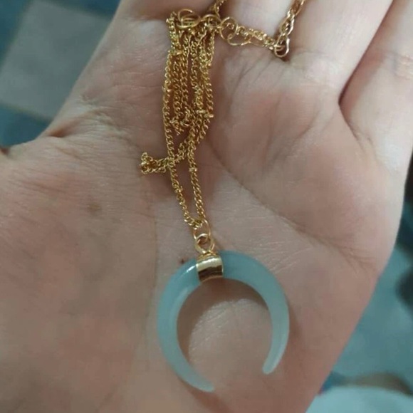 “Jade Horn” Green Tusk Upside Down Crescent Half Moon Wishbone Good Luck Pendant - Picture 12 of 14